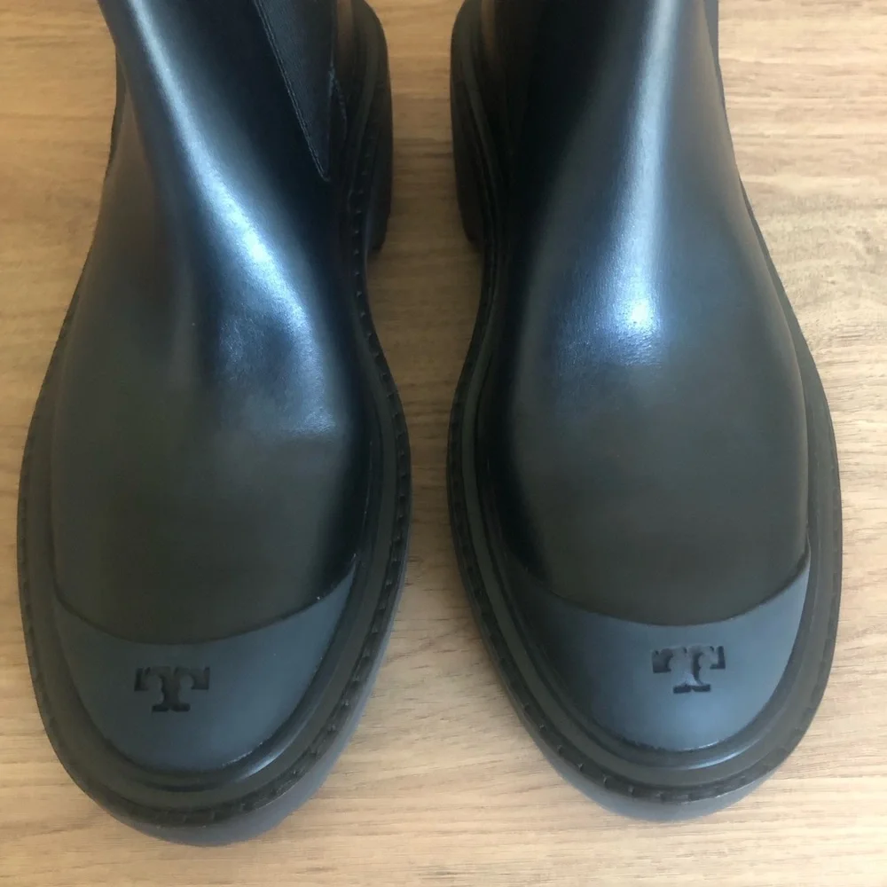 NIB $428 Tory Burch Leather Lug-sole Chelsea Boots in size 9!